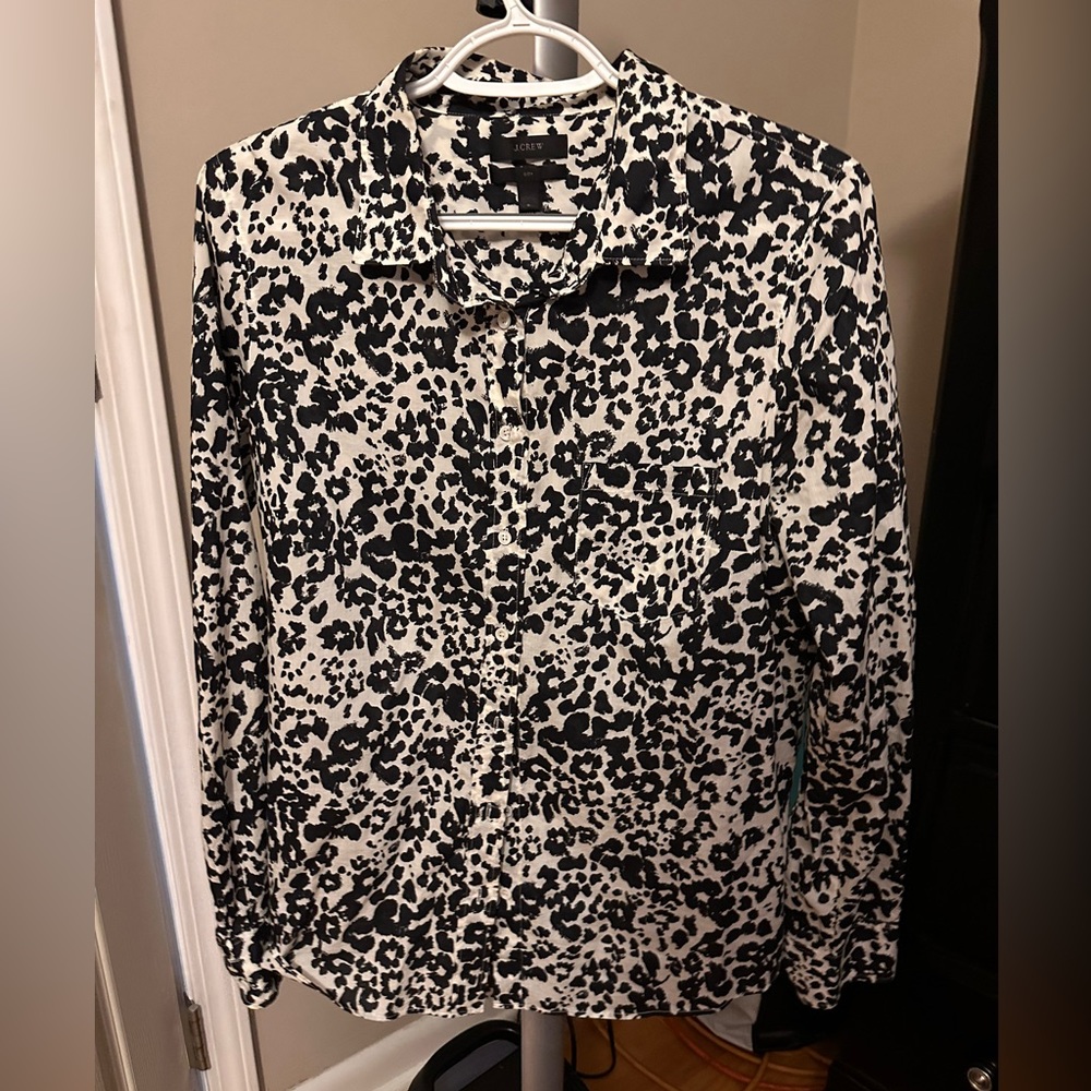 🔴 J.Crew Button up shirt black and white size Small in great condition